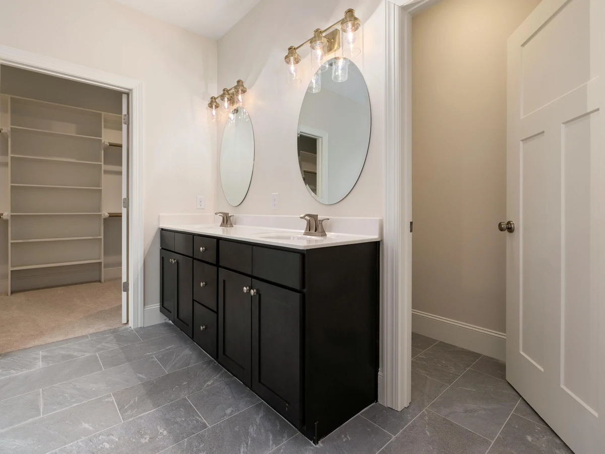 bathroom-painting-modern-bathroom-dark-hampstead-decorators Modern dark bathroom painting by Hampstead Decorators, specialist bathroom coatings in NW London