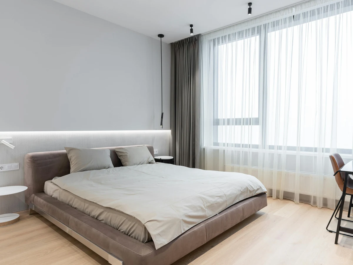 bedroom-painting-minimalist-bedroom-grey-hampstead-decorators Minimalist grey bedroom painting by Hampstead Decorators, suitable for home office conversion